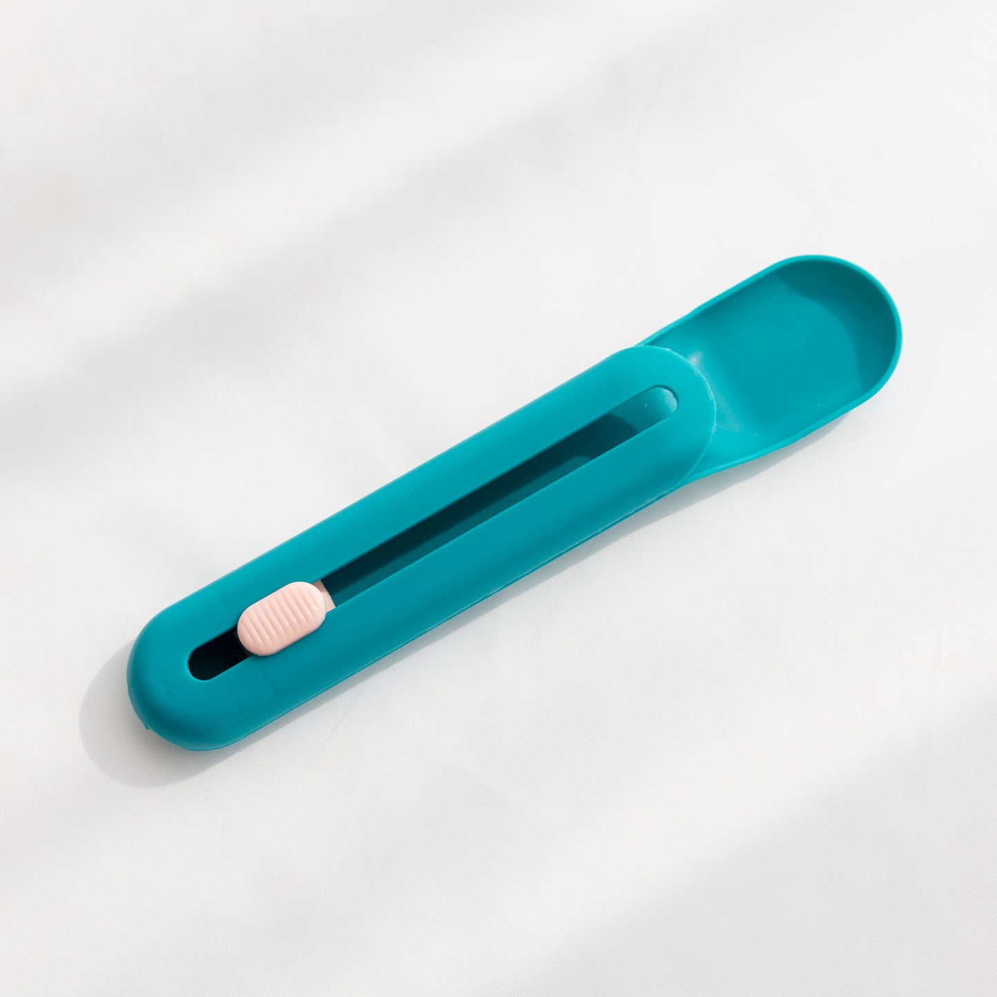 Cat & Dog Treat Squeeze Spoon – Mess-Free Wet Food Dispenser & Feeding Tool